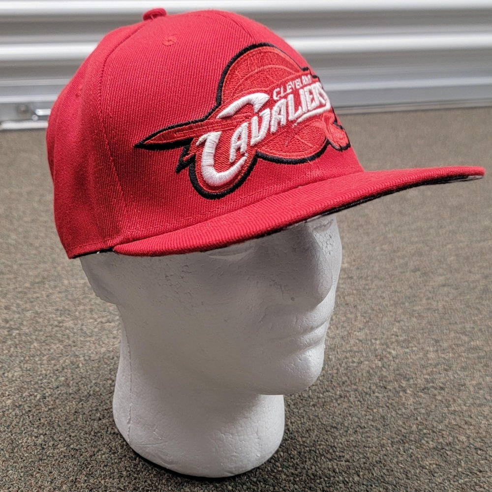 Cleveland Cavaliers Hat Cap Snap Back Mens Red Wool NBA Mitchell & Ness
